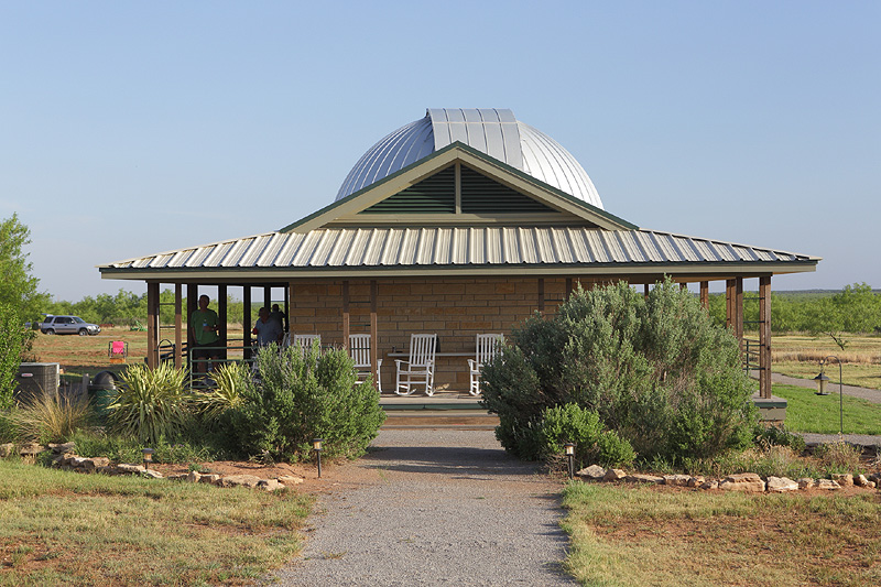 Meeting building and dome at the 3RF site