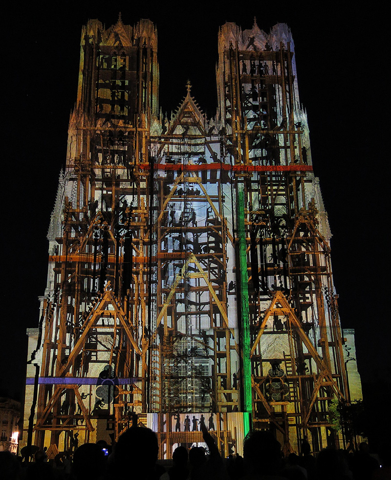 Depicting the construction of the cathedral