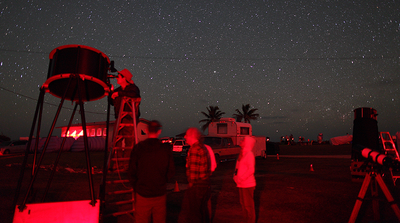 Observing the jet in M87