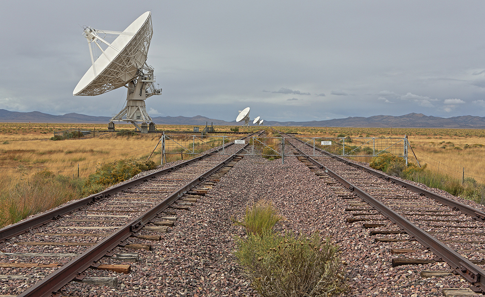 VLA antenna and railroad tracks