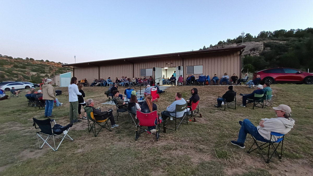 The outside prize drawing audience