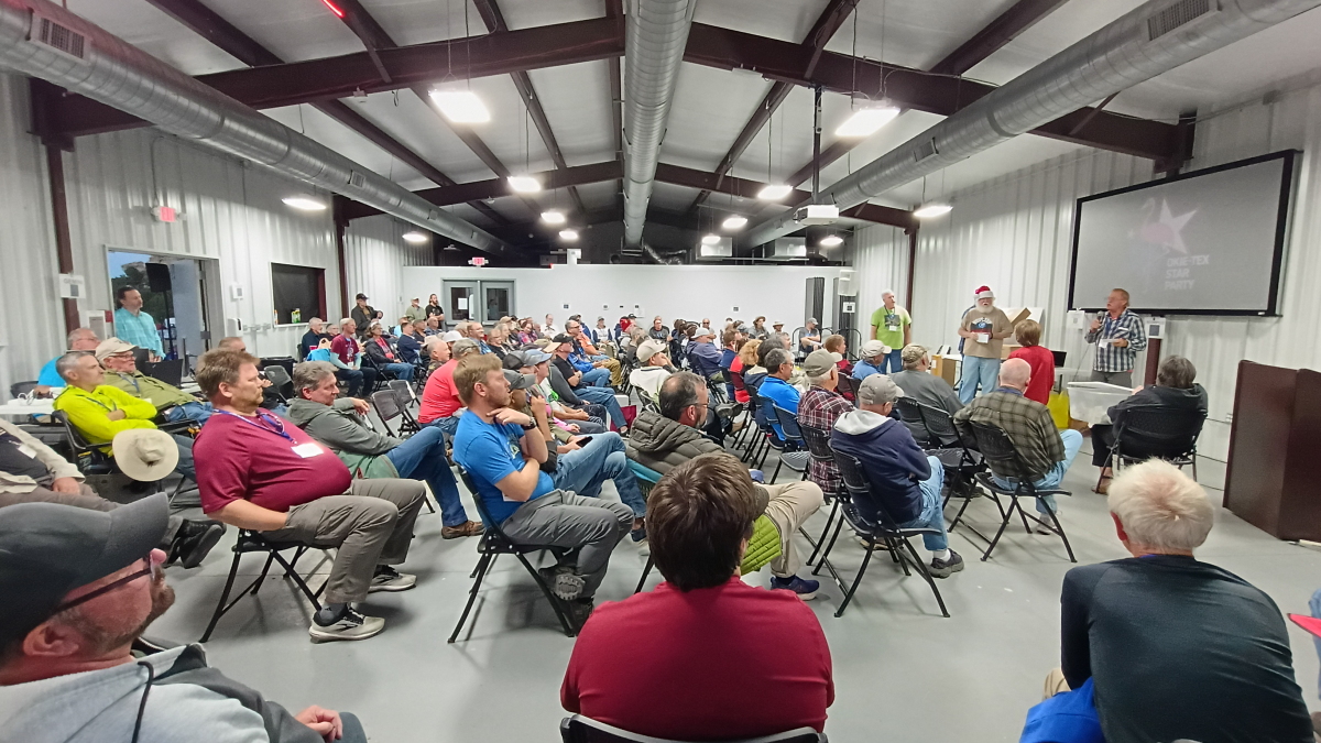 Giveaway indoor crowd