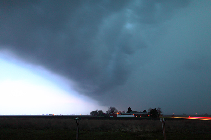 Storm rolls in