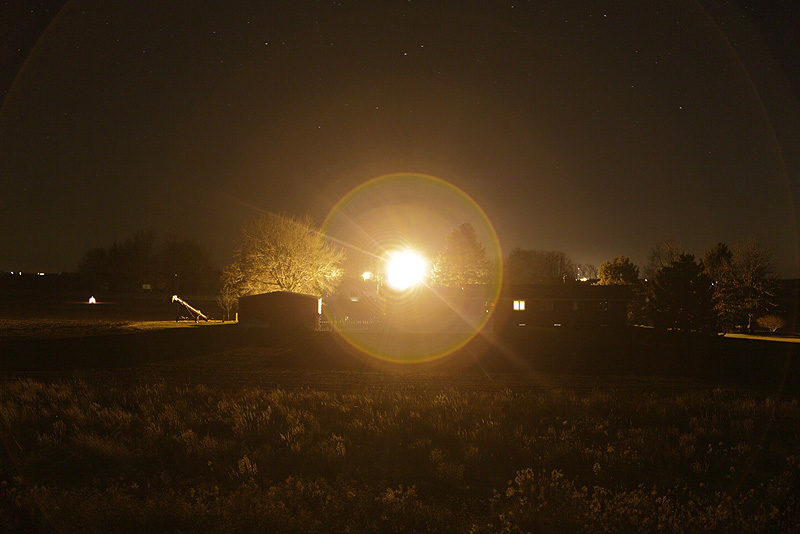 A high-pressure sodium light bomb