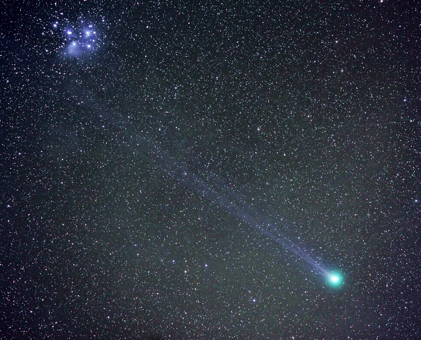 Comet Lovejoy passed the Pleaides cluster