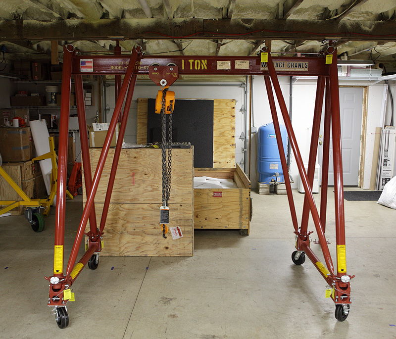 Adjustable gantry crane